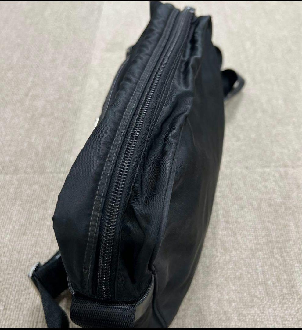 PRADAショルダーバック