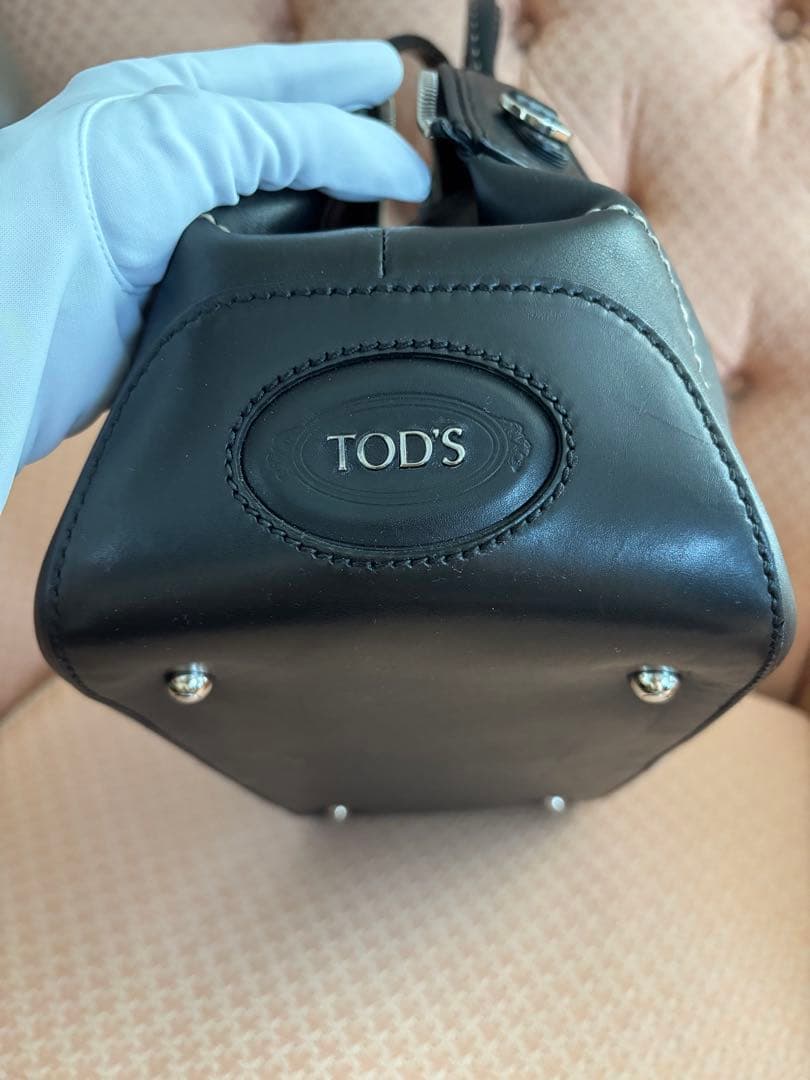 TOD’S 黒のトートバッグ ホワイトステッチ
