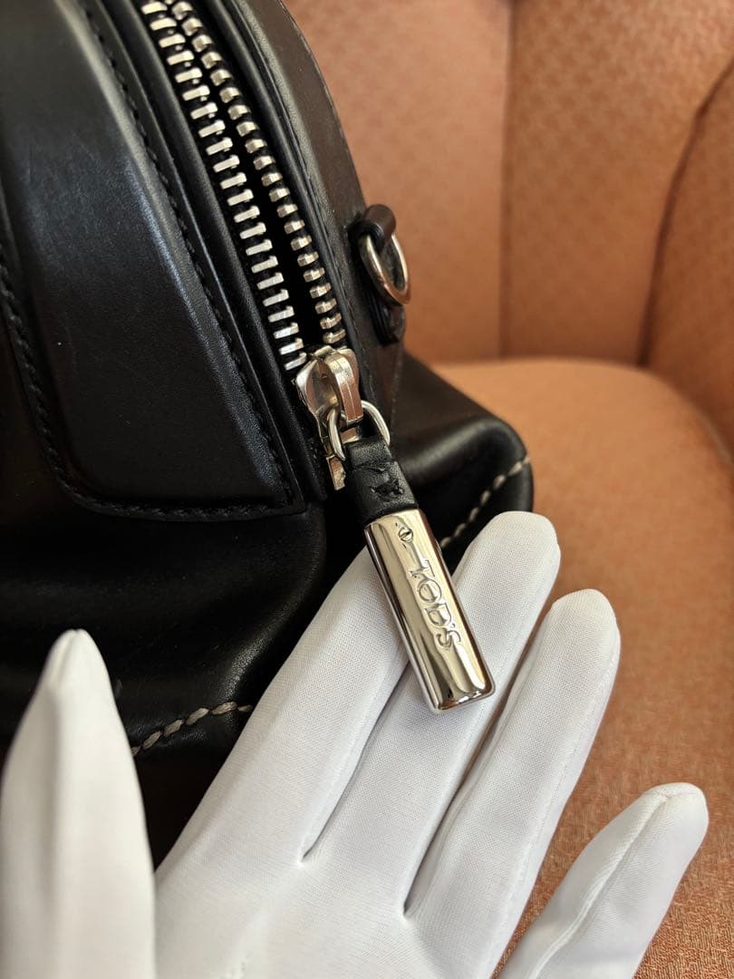 TOD’S 黒のトートバッグ ホワイトステッチ