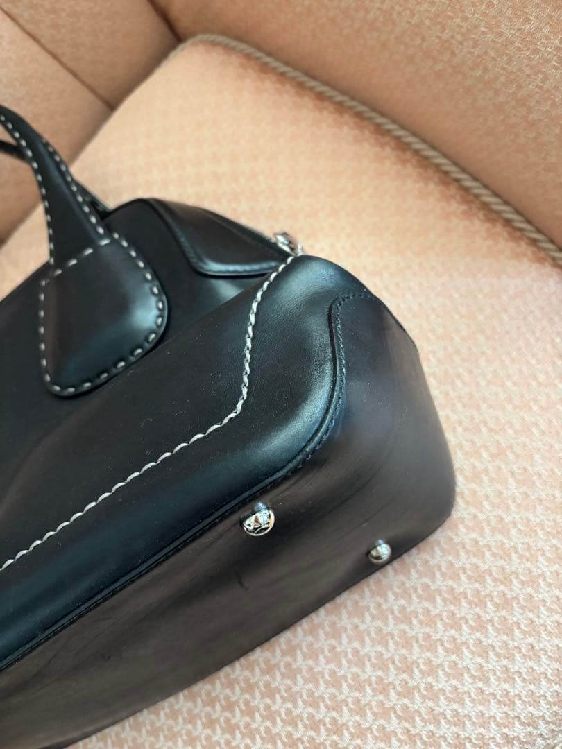 TOD’S 黒のトートバッグ ホワイトステッチ