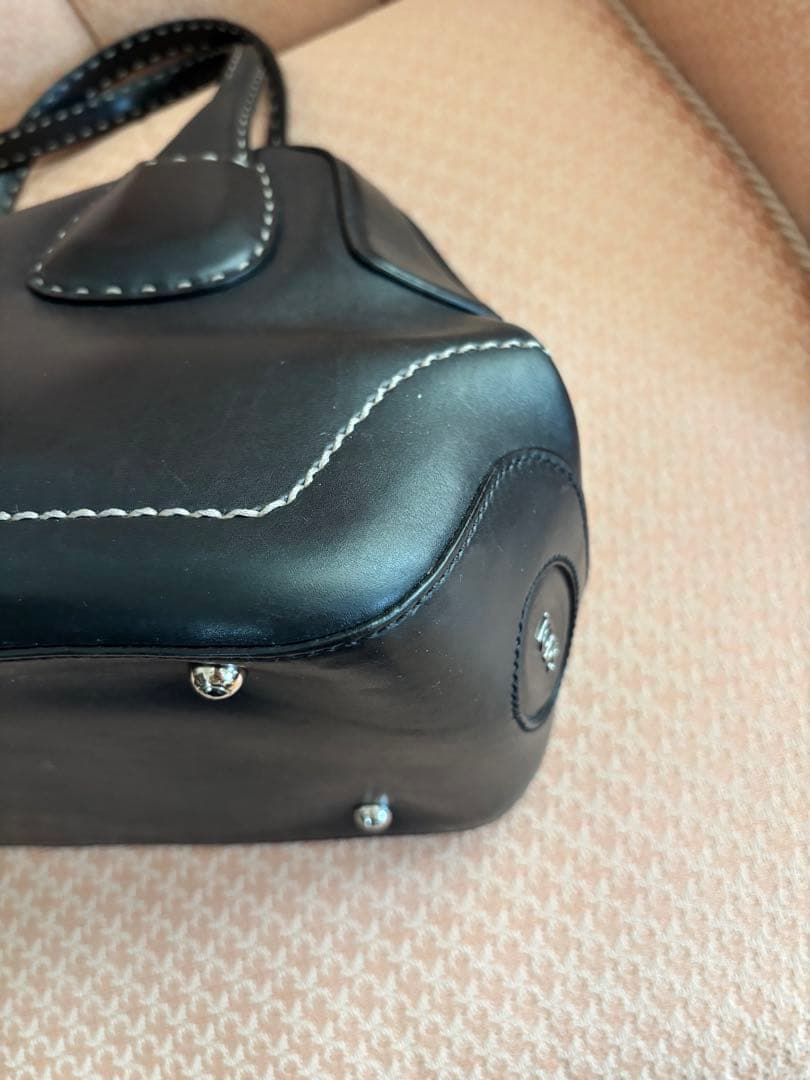 TOD’S 黒のトートバッグ ホワイトステッチ