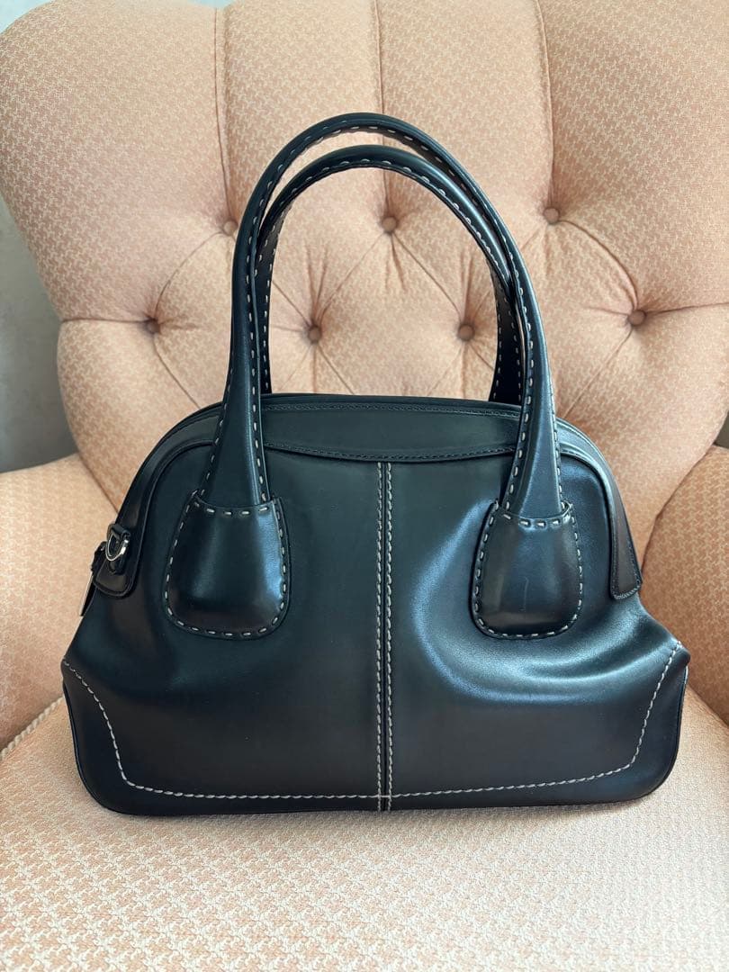 TOD’S 黒のトートバッグ ホワイトステッチ