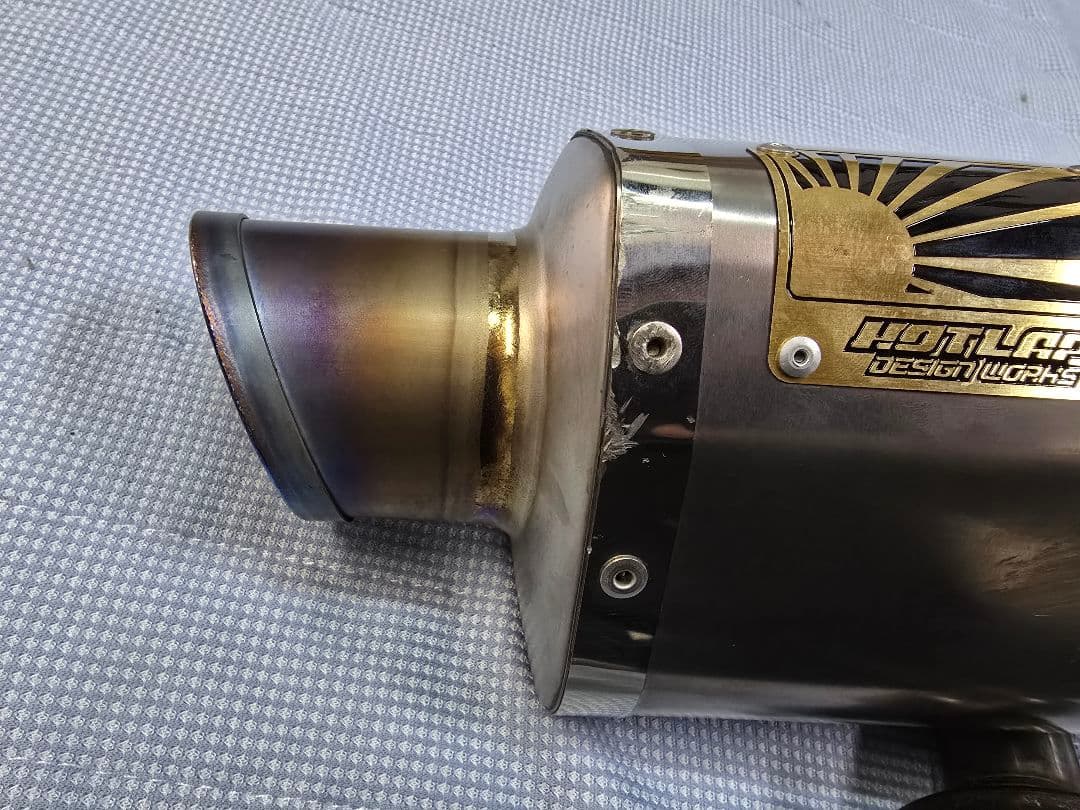 シグナスX　ホットラップチャンピオンマフラー　割れあり