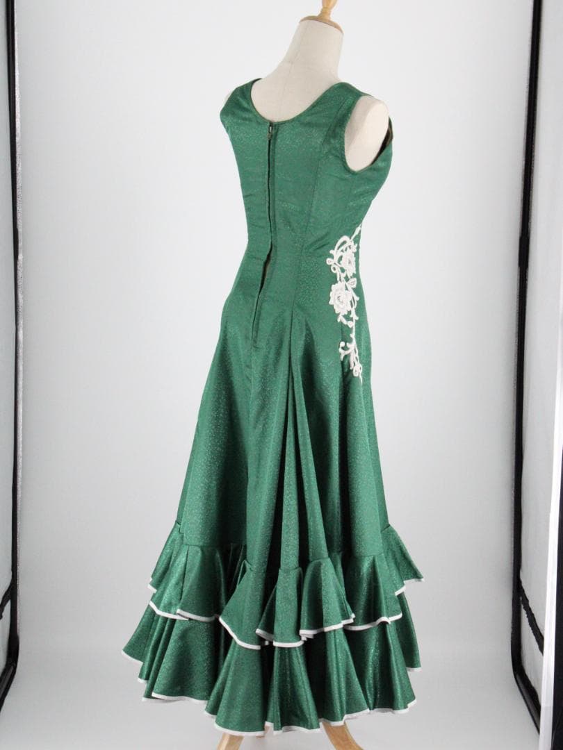 【極美品 フラメンコ衣装】艶やか光沢グリーン×ホワイト刺繍 ドレス 胸パット付き