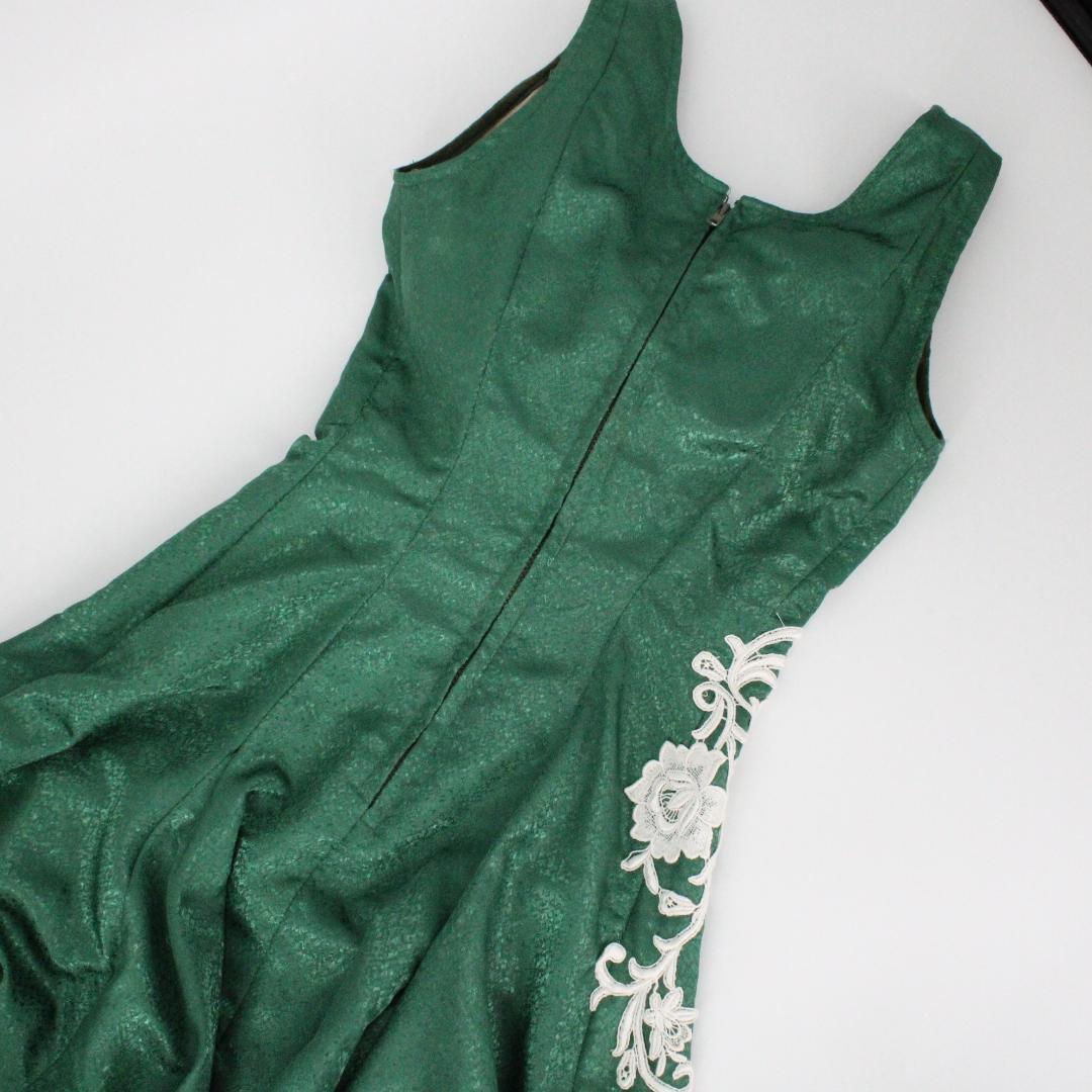 【極美品 フラメンコ衣装】艶やか光沢グリーン×ホワイト刺繍 ドレス 胸パット付き