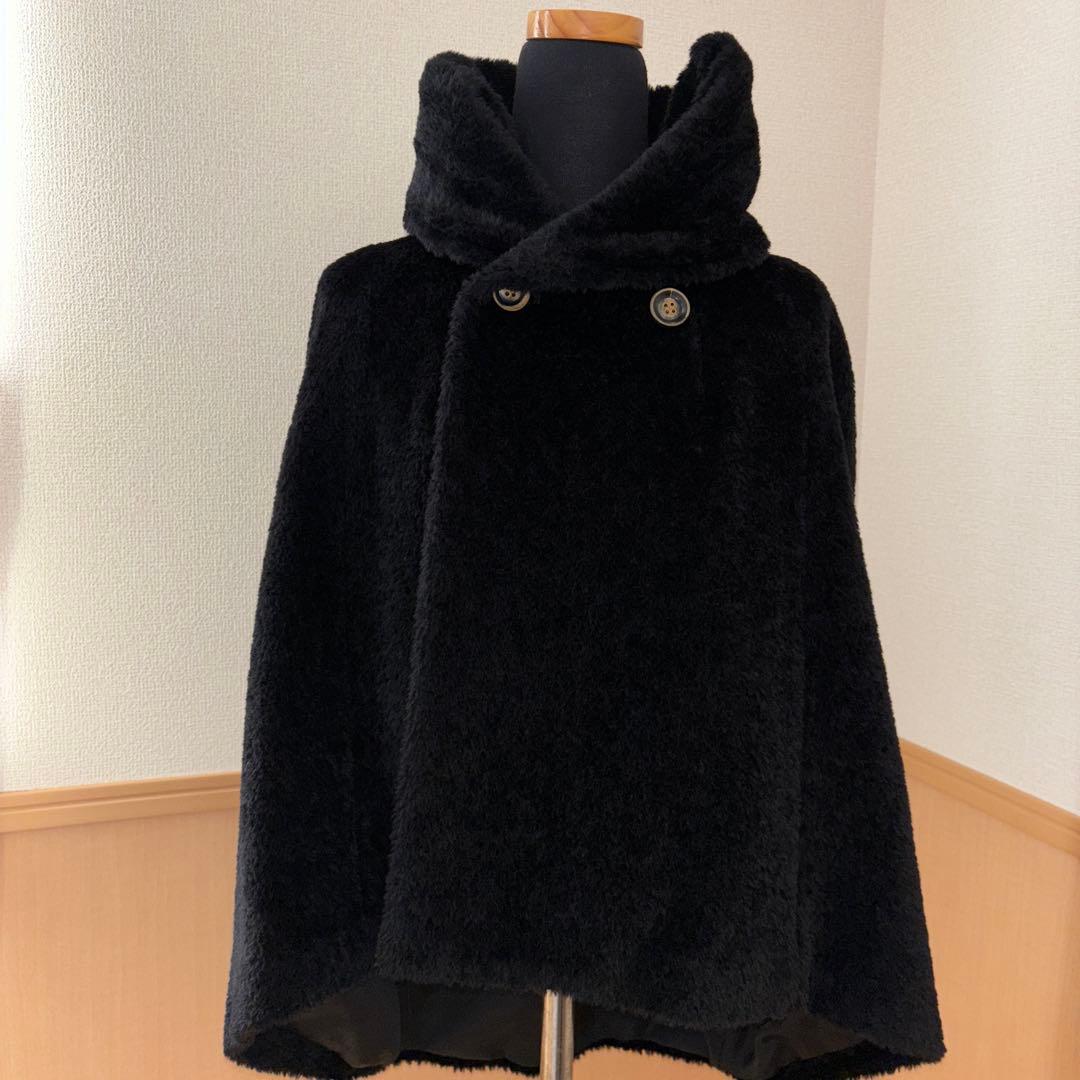 フード付き黒フリースケープコート