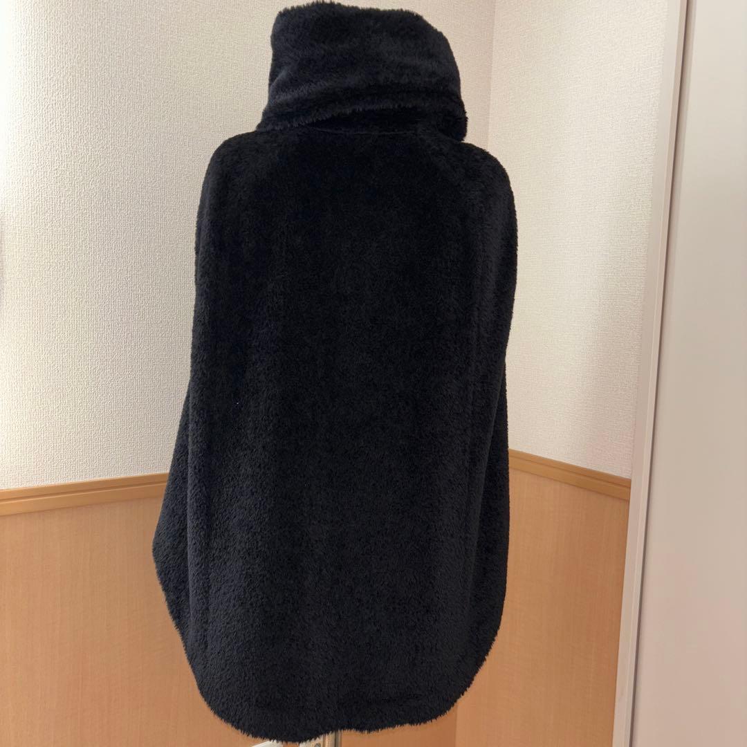 フード付き黒フリースケープコート