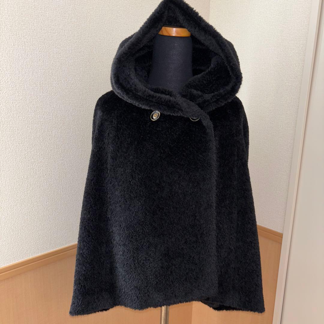 フード付き黒フリースケープコート