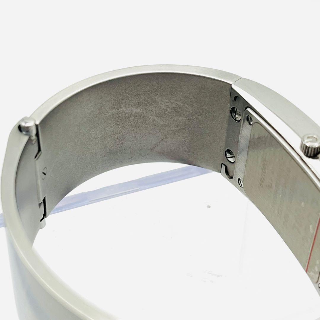 【極美品】GUCCI 2400L シルバーバングルウォッチ ブラック文字盤