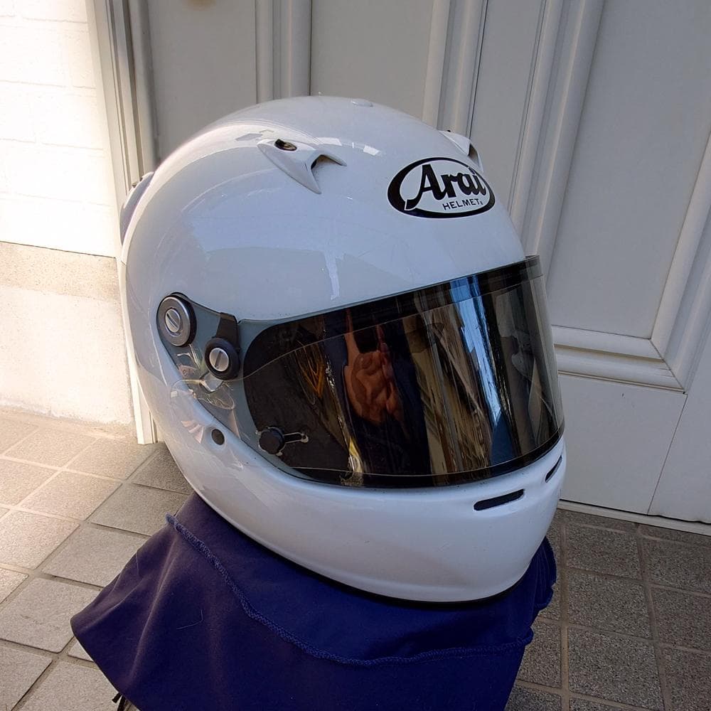 31日まで特別価格値下げ　希少!!ほぼ未使用 Arai GP-5x 白 Mサイズ