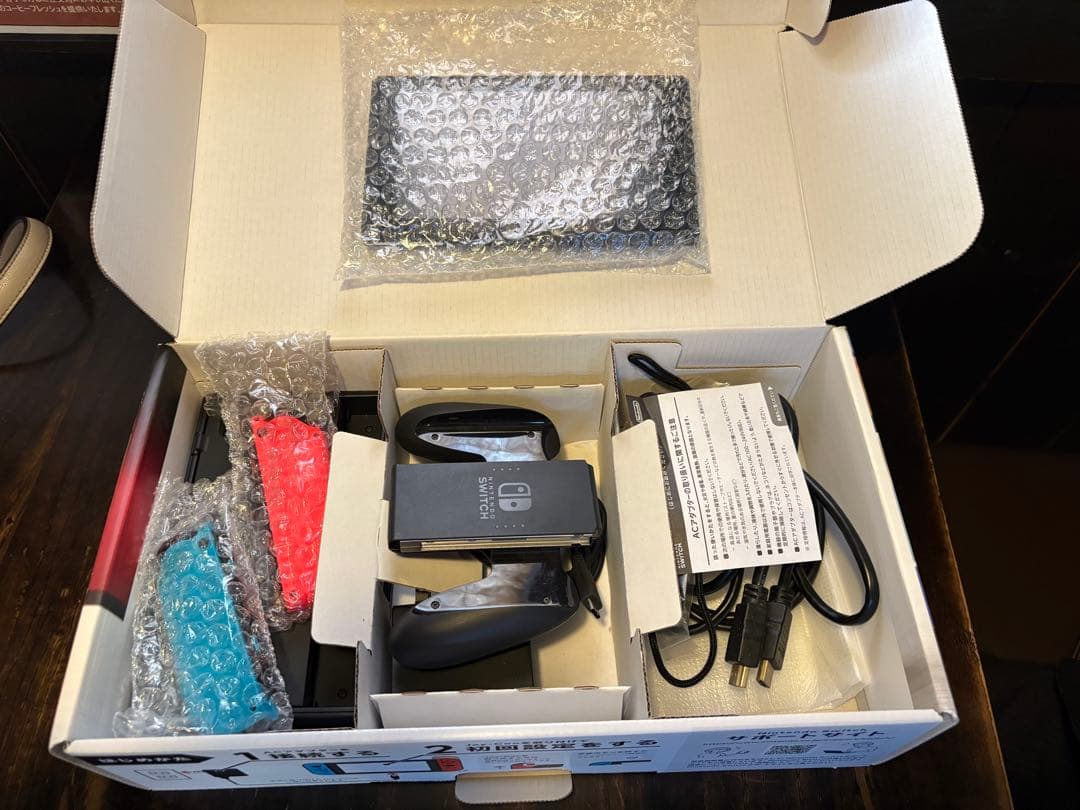 Nintendo Switch （ネオンブルー&レッド）