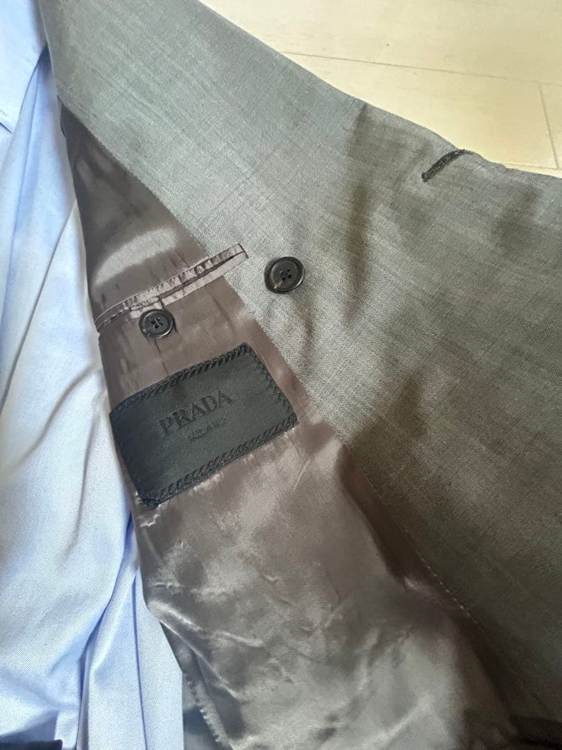 【良品】人気の商品！PRADA【スーツ セットアップ】ダブル 背抜き グレー