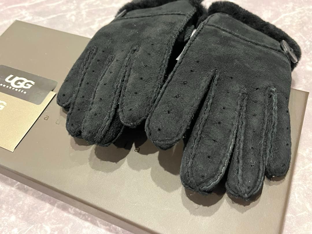 UGG レディース手袋 ブラック(専用箱・直営店購入証明書あり)