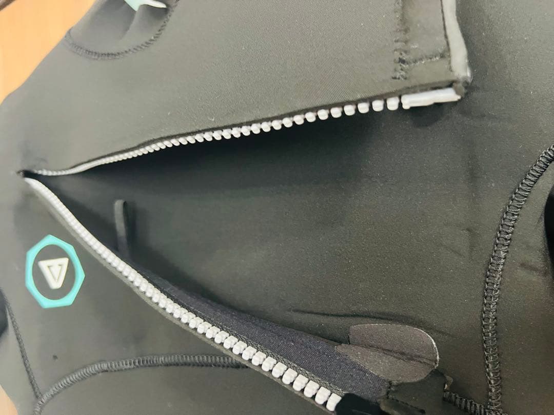 【試着のみ美品】VISSLA セブンシーズ 2-2mm スプリング M ヴィスラ