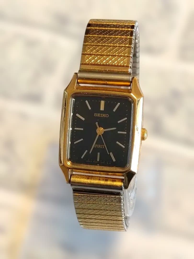 稼働　セイコー　ゴールド　腕時計　スピリット　黒文字盤　高級感