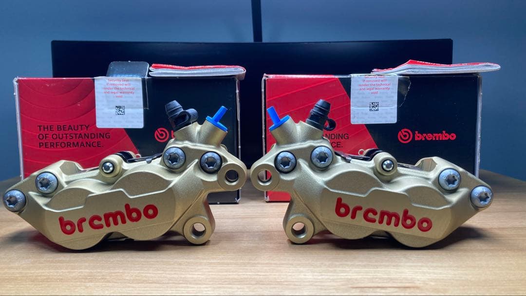 brembo ブレーキキャリパー P4 30/34 40mm 左右用（金/赤）
