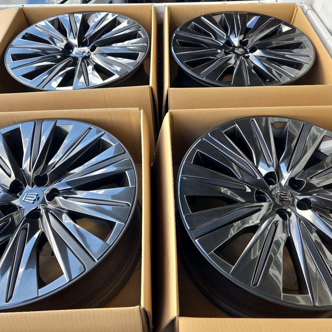 新車外し　TOYOTA　クラウンエステート　純正　２１インチホイール　４本