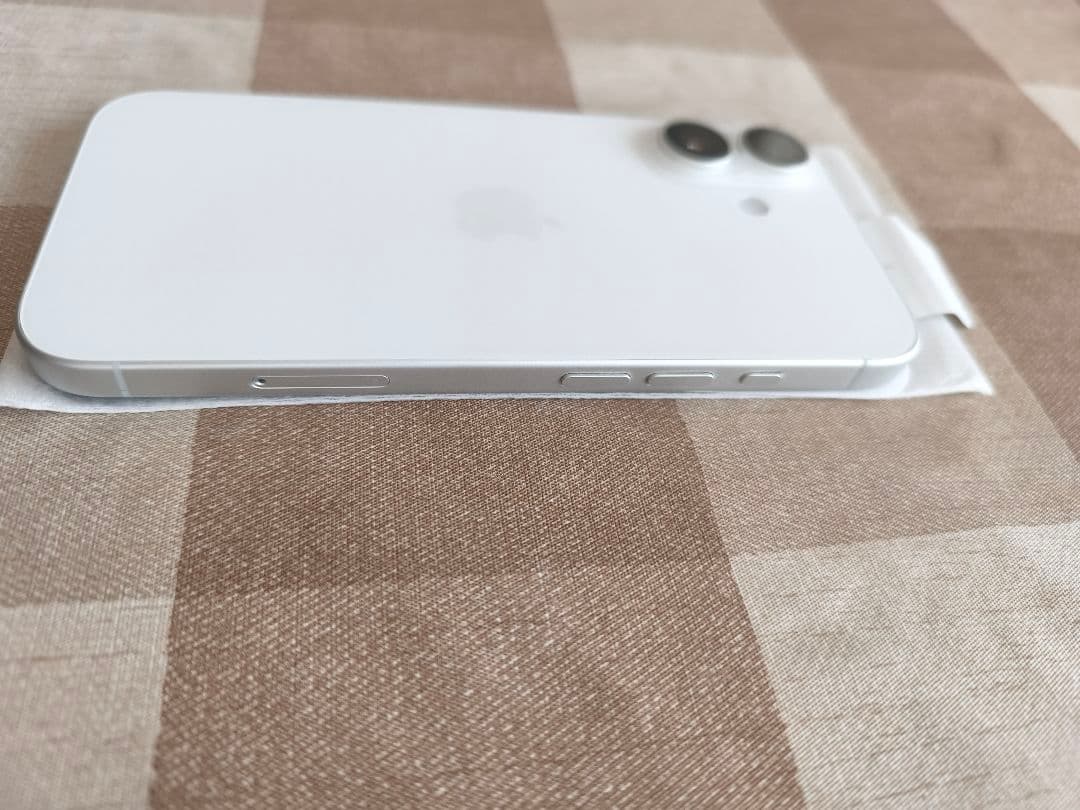 iPhone16 SIMフリー ホワイト Apple ケース付 バッテリー良好