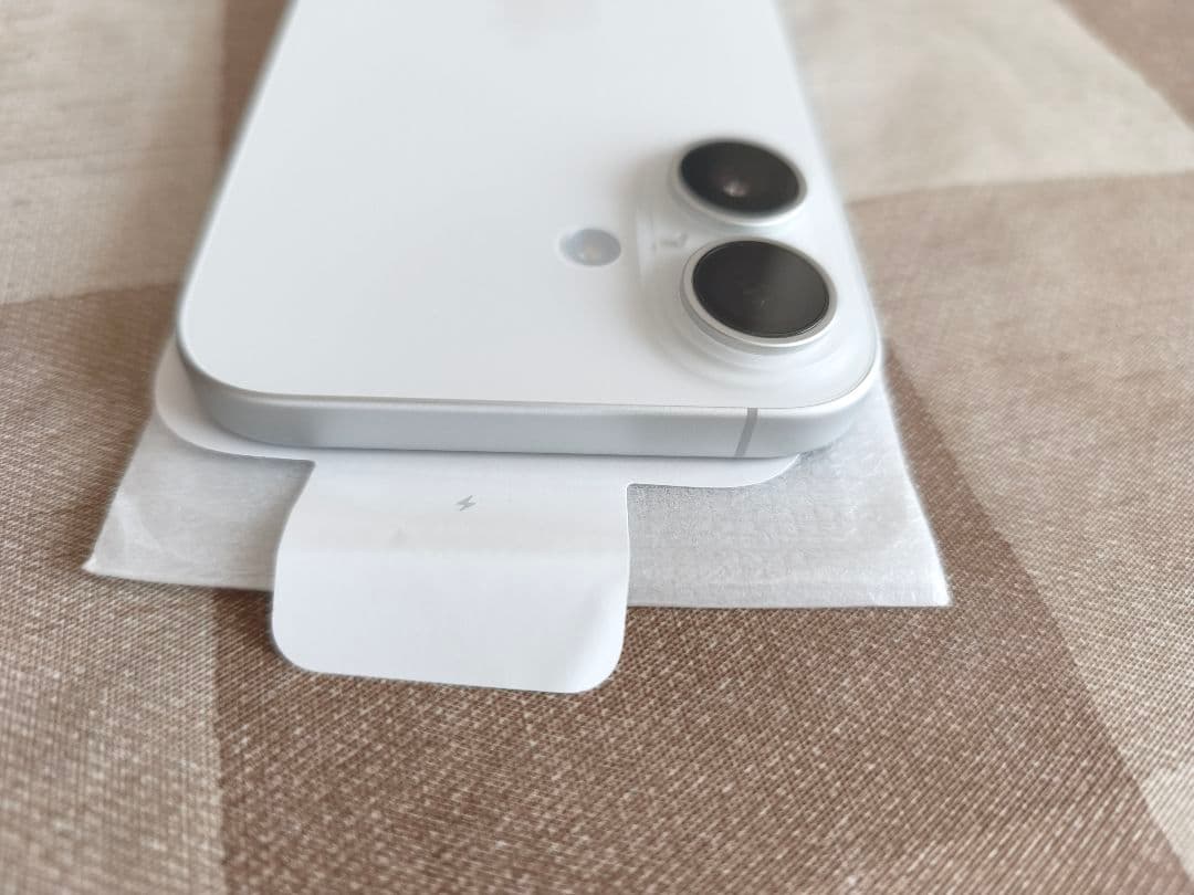 iPhone16 SIMフリー ホワイト Apple ケース付 バッテリー良好