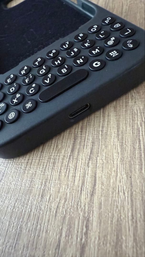 Clicks Keyboard iPhone16ProMax用ケース ブラック