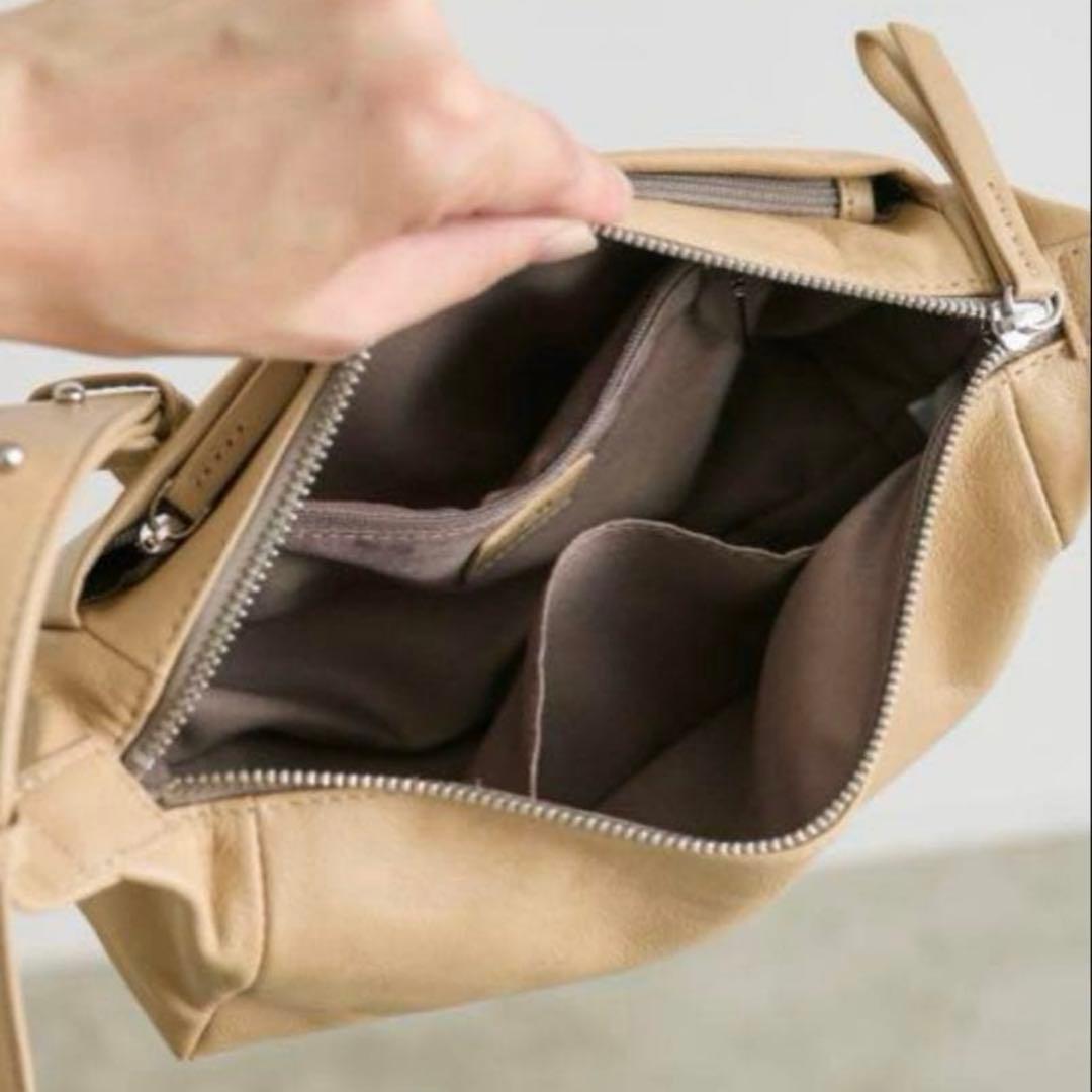 ear papillonner イアパピヨネ　ボックスショルダーバッグ　ベージュ