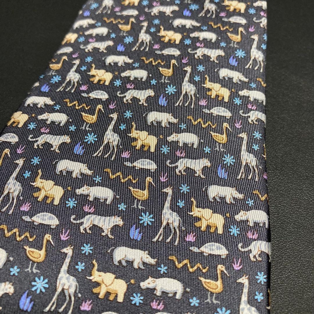 【未使用】サルヴァトーレフェラガモ　ネクタイ　グレー　ゾウ　キリン　アニマル柄