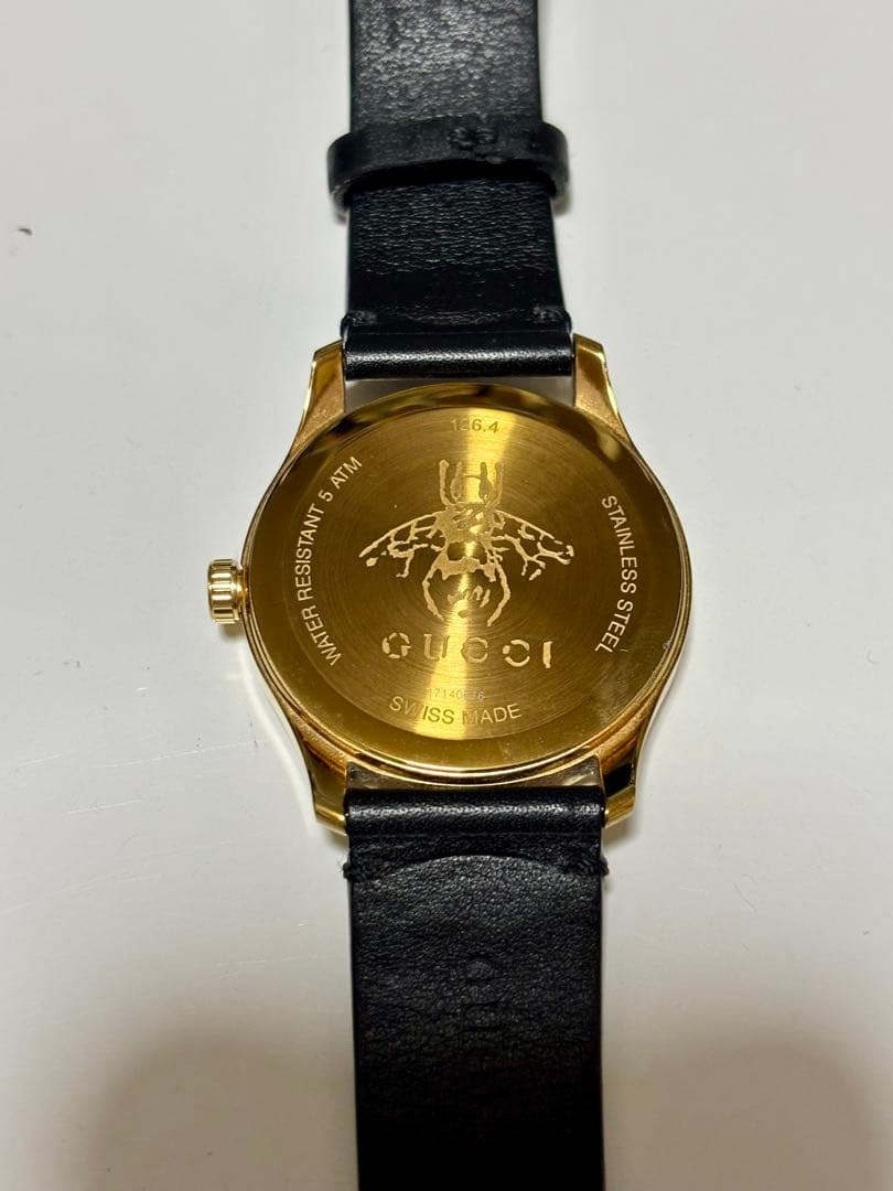 GUCCI Gタイムレス ビー 時計 ブラック×ゴールド 稼働品