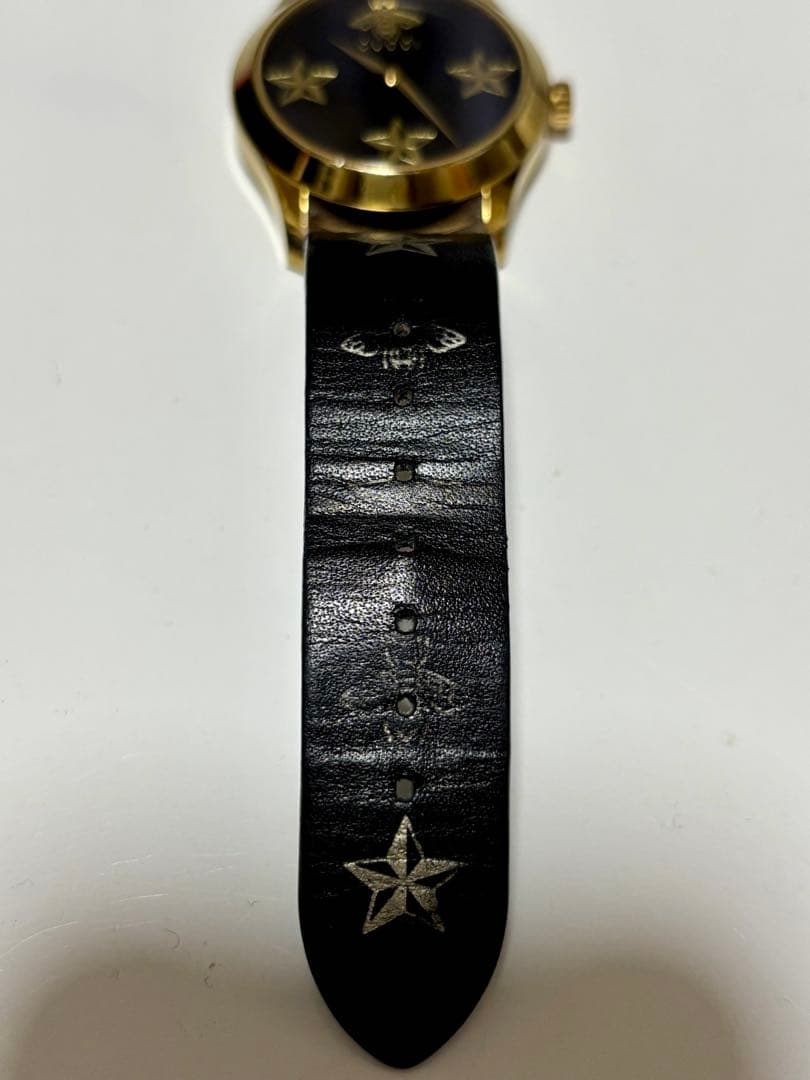 GUCCI Gタイムレス ビー 時計 ブラック×ゴールド 稼働品
