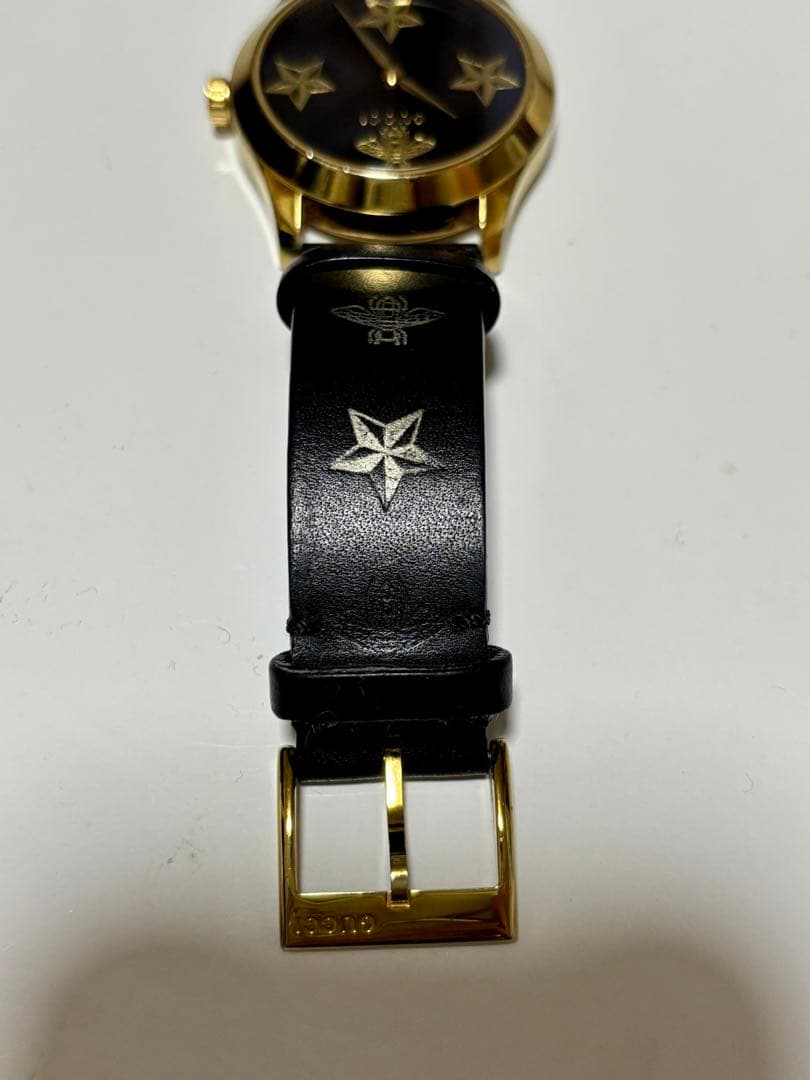 GUCCI Gタイムレス ビー 時計 ブラック×ゴールド 稼働品