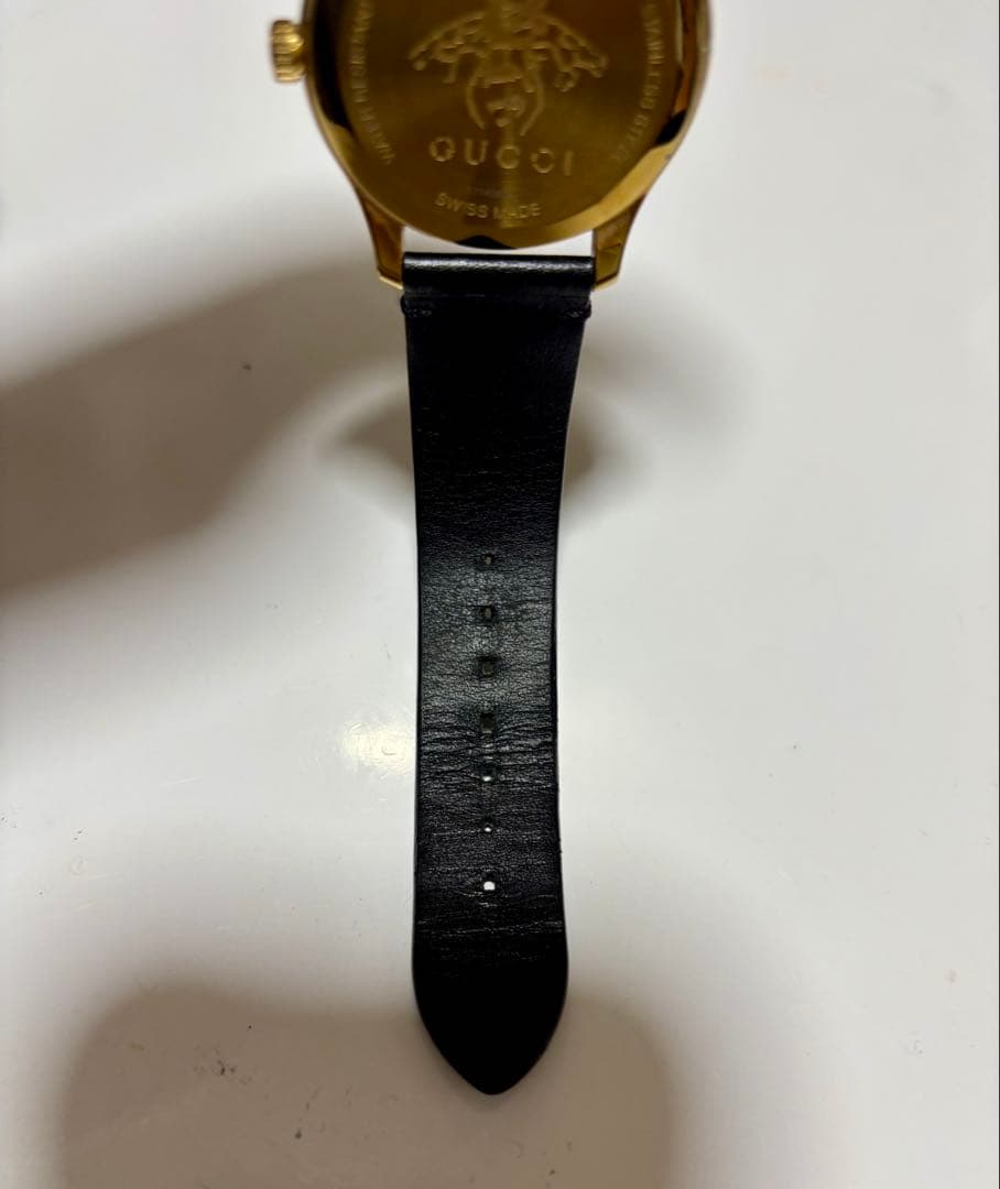 GUCCI Gタイムレス ビー 時計 ブラック×ゴールド 稼働品