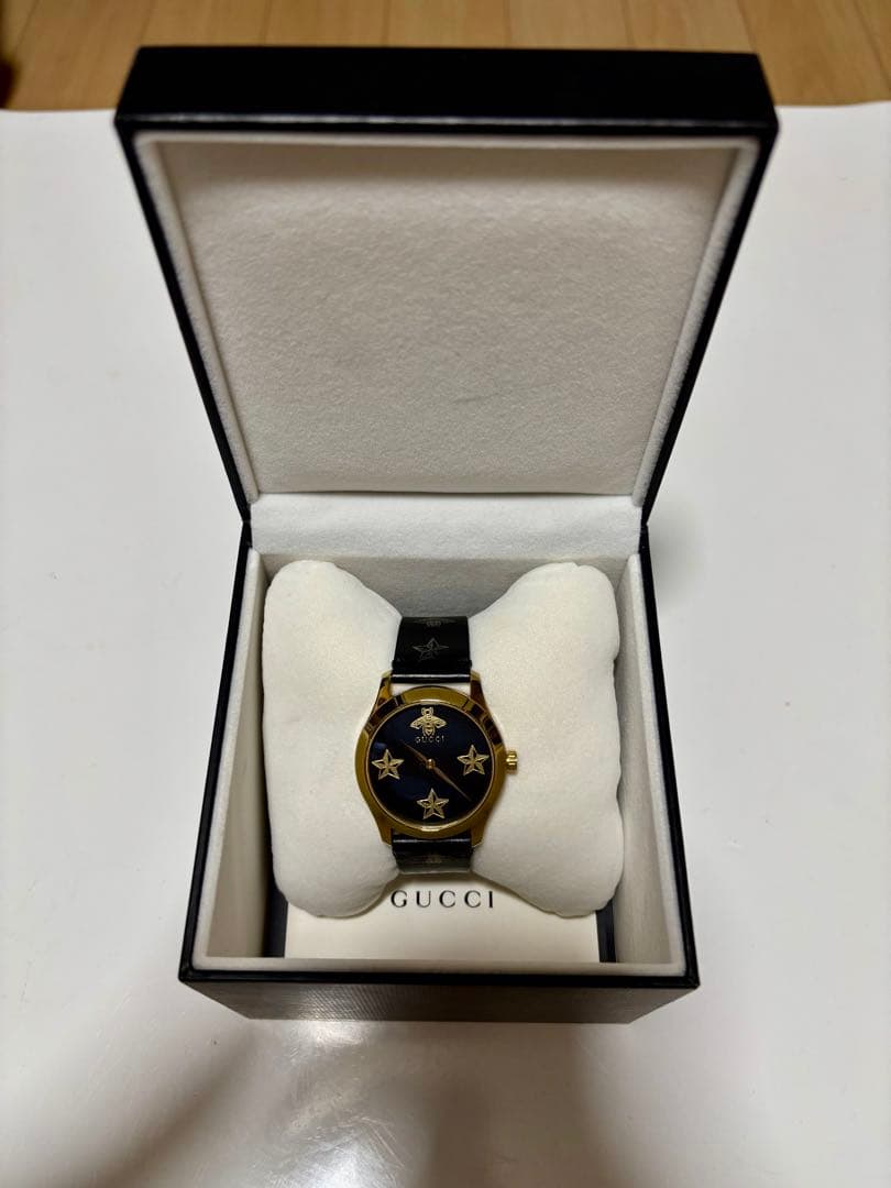 GUCCI Gタイムレス ビー 時計 ブラック×ゴールド 稼働品