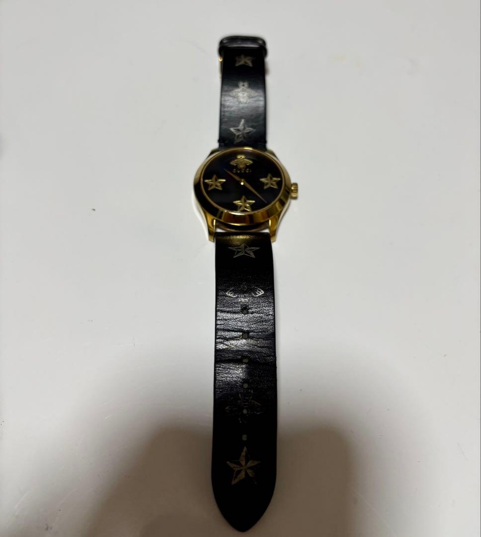 GUCCI Gタイムレス ビー 時計 ブラック×ゴールド 稼働品