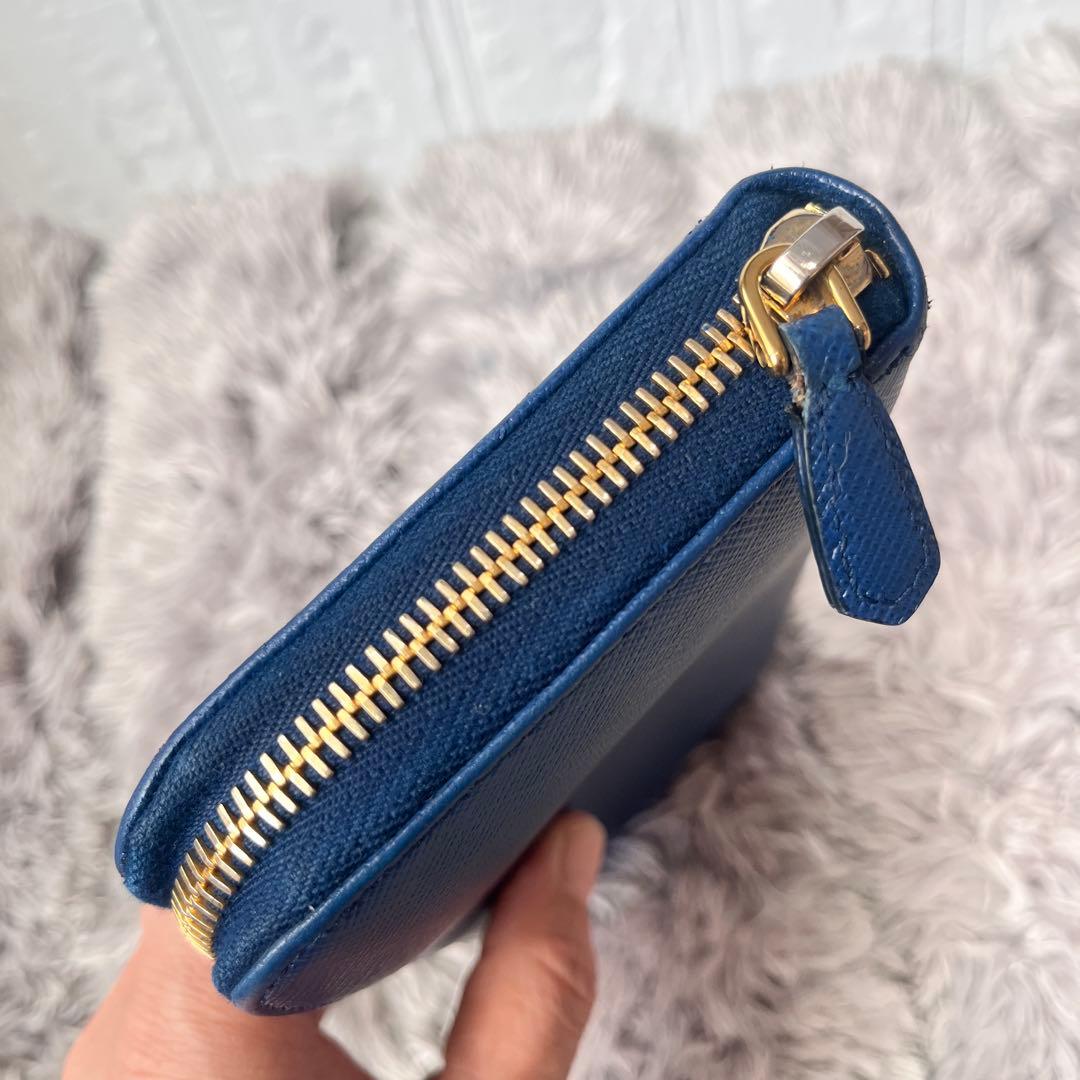 美品✨PRADA フィオッコ　ラウンドファスナー　サフィアーノ　メタルロゴ