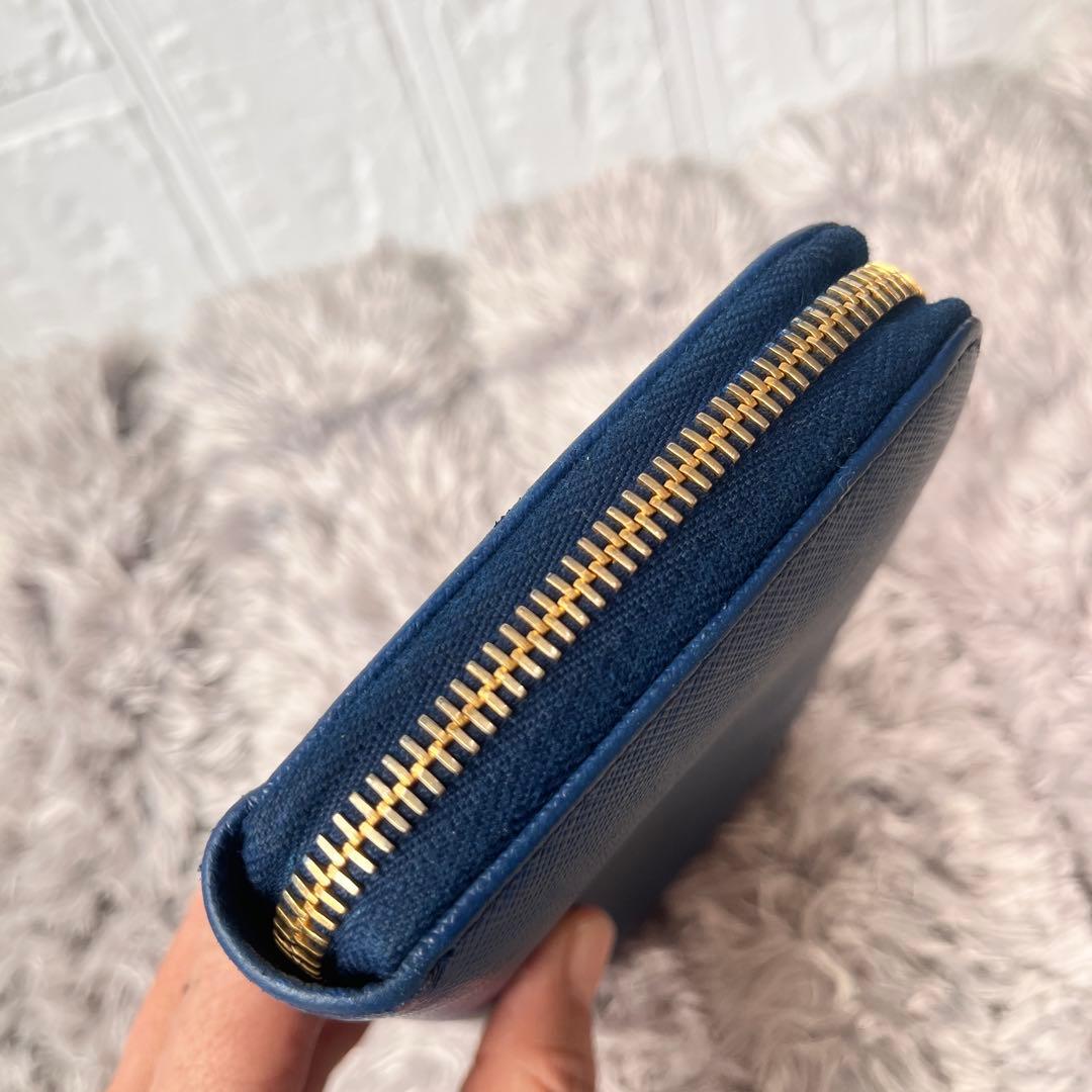 美品✨PRADA フィオッコ　ラウンドファスナー　サフィアーノ　メタルロゴ