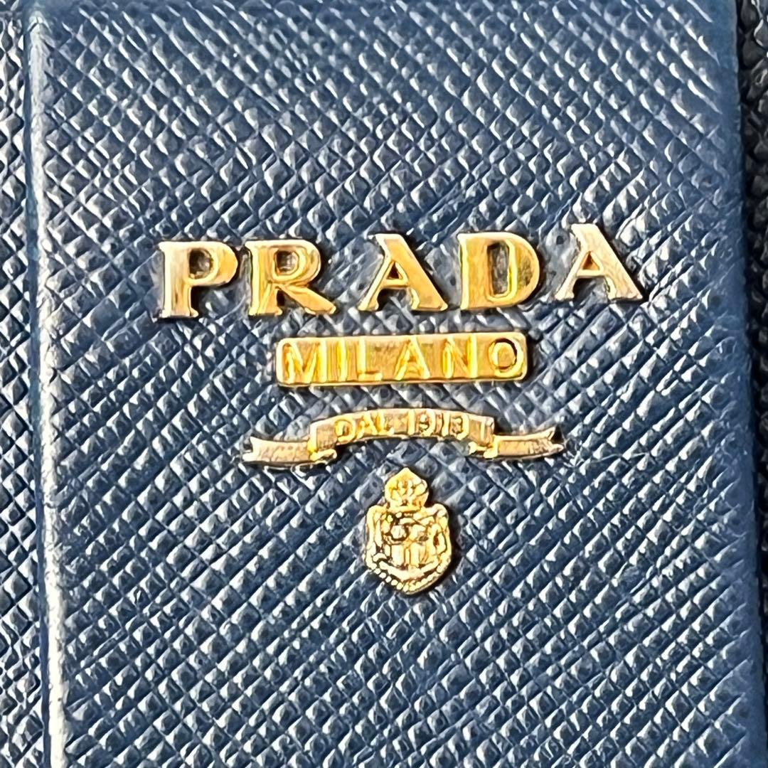美品✨PRADA フィオッコ　ラウンドファスナー　サフィアーノ　メタルロゴ