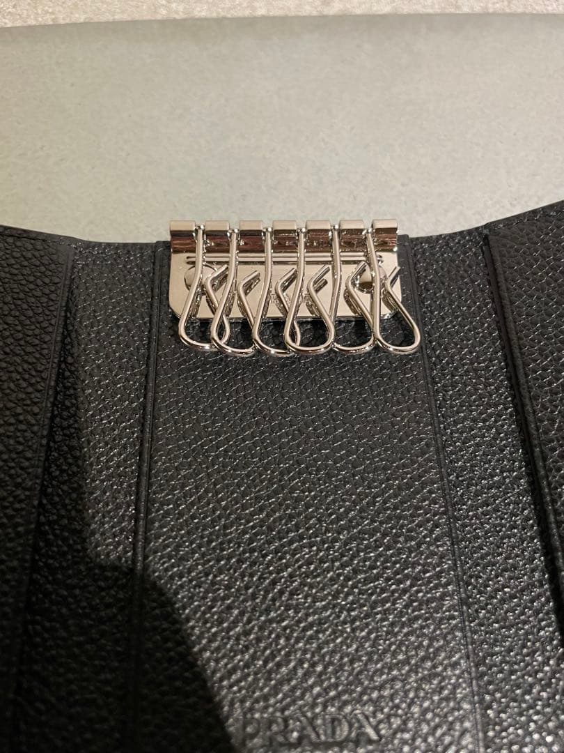 【新品未使用】PRADA ブラック レザー キーケース