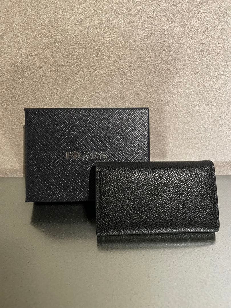 【新品未使用】PRADA ブラック レザー キーケース