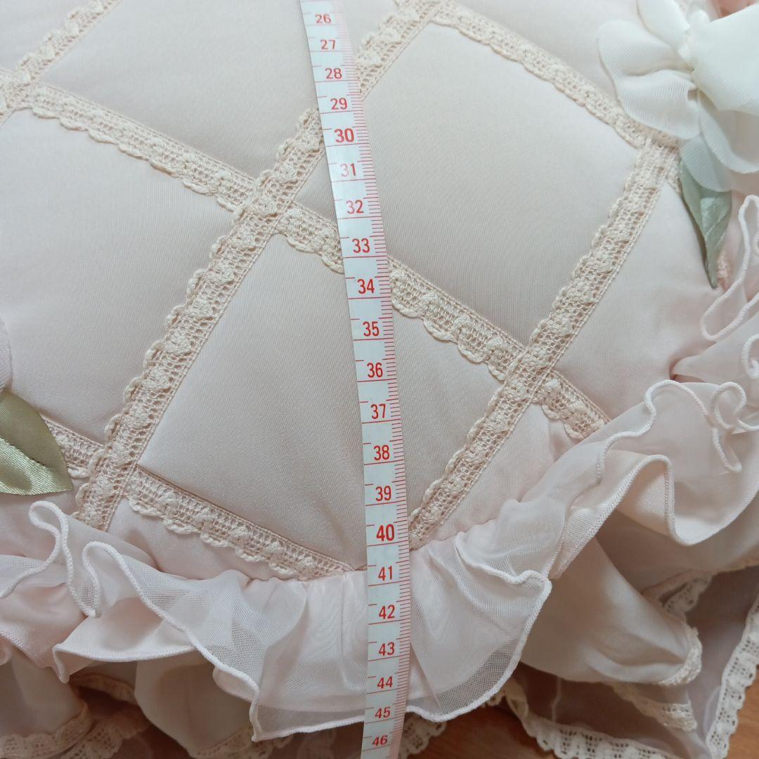 新品さえらベルパーチ豪華フリル&レースお花モチーフ円形クッション日本製ポテチーノ