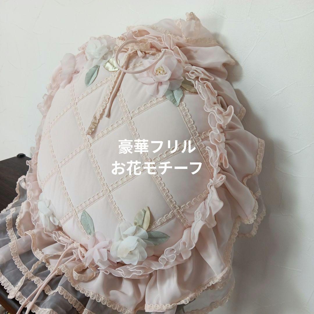 新品さえらベルパーチ豪華フリル&レースお花モチーフ円形クッション日本製ポテチーノ
