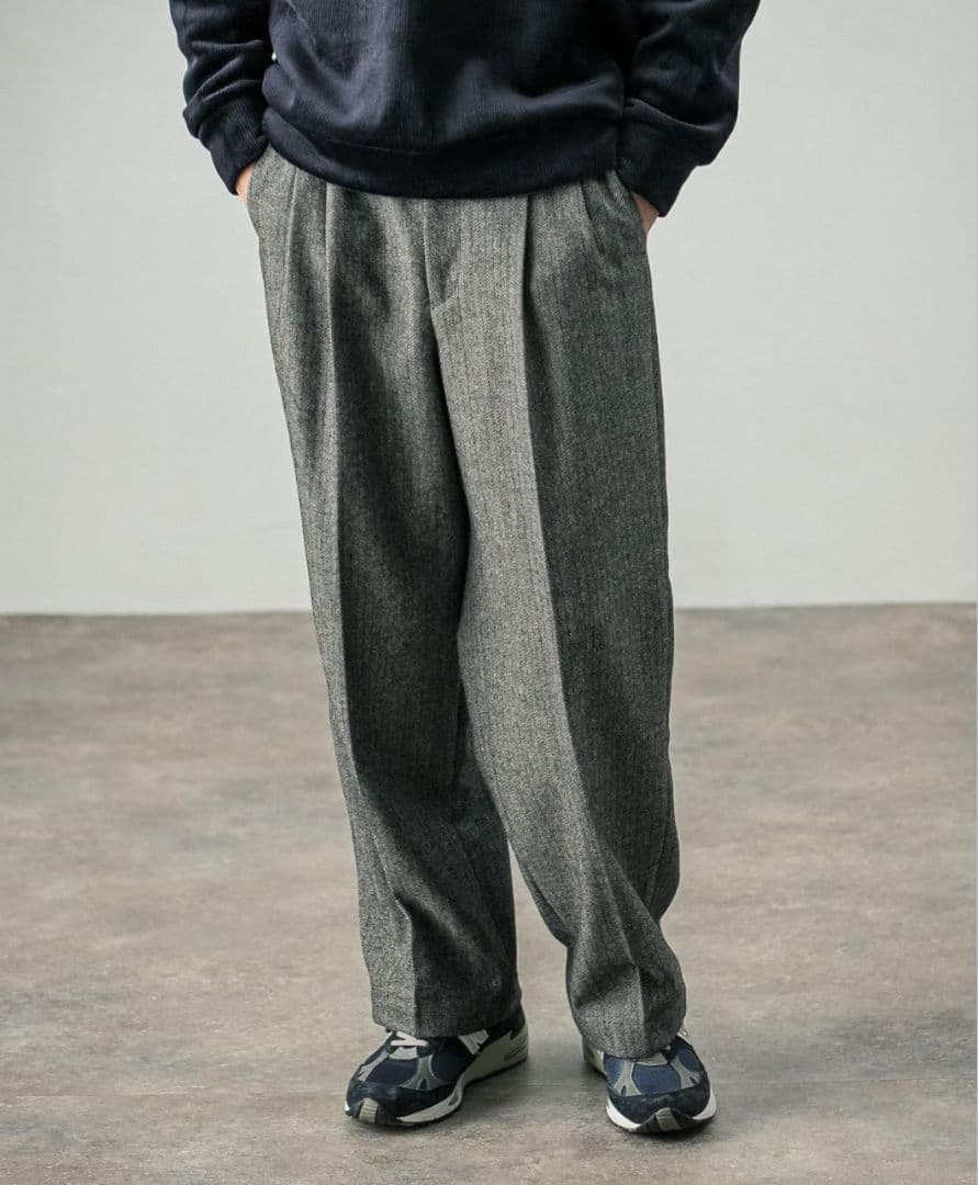 ヘリンボーンワイドストレートスラックス　アーバンリサーチ