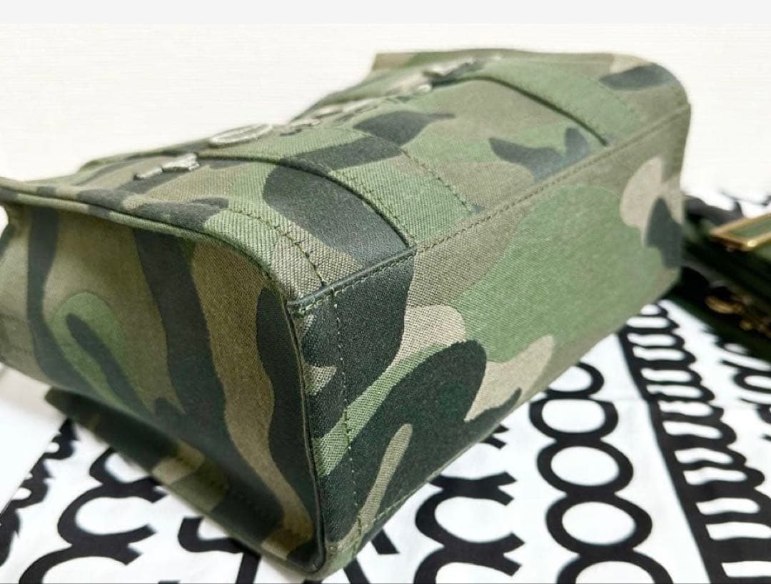 新品✨未使用✨ マークジェイコブス カモフラジャカード スモールトートバッグ