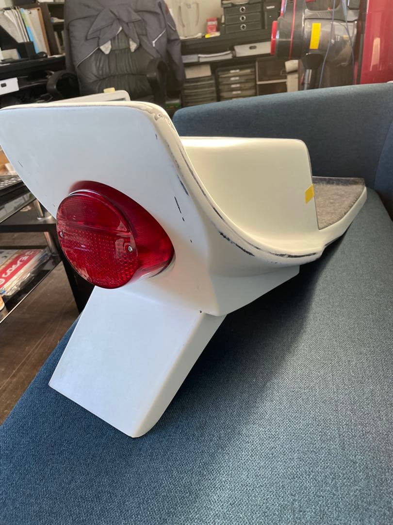 汎用　オリジナルシングルシート　テールランプ付き　(Z/Z1/Z2 カワサキ)