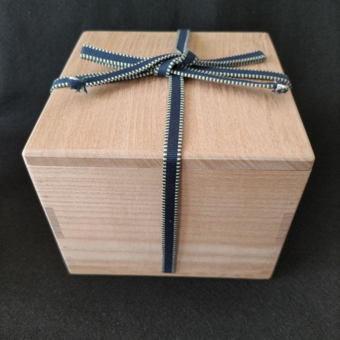 川瀬忍　白い青磁　瓊瓷茶碗「天晴(目偏)」　個展作品　中古品