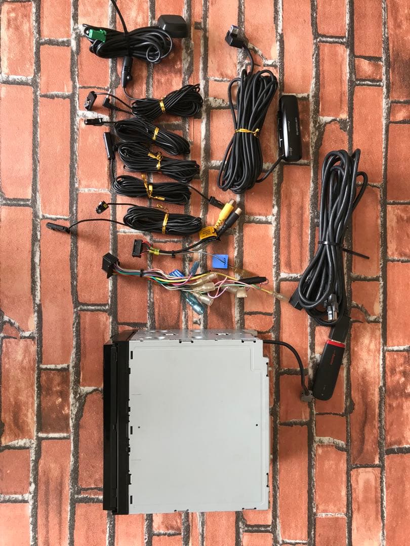 carrozzeria AVIC-ZH09CS地図データ　2021年ビーコン付き