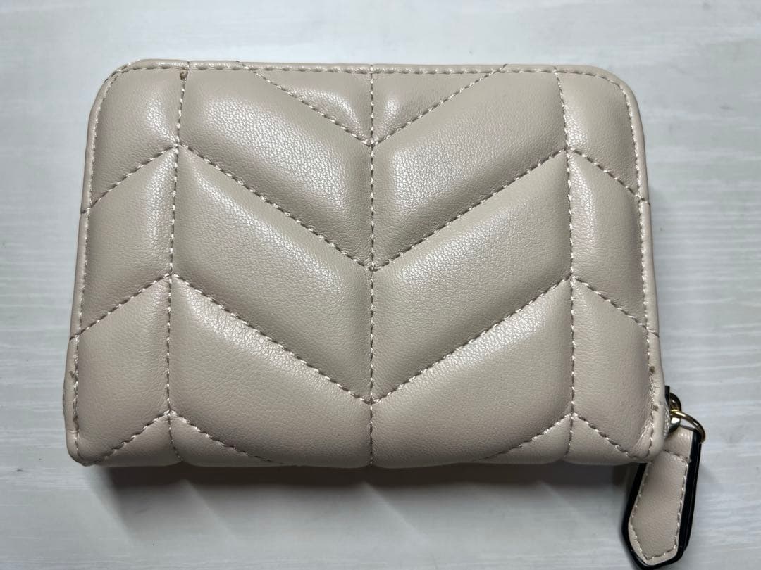 VALENTINO キルティング 二つ折り財布 ベージュ