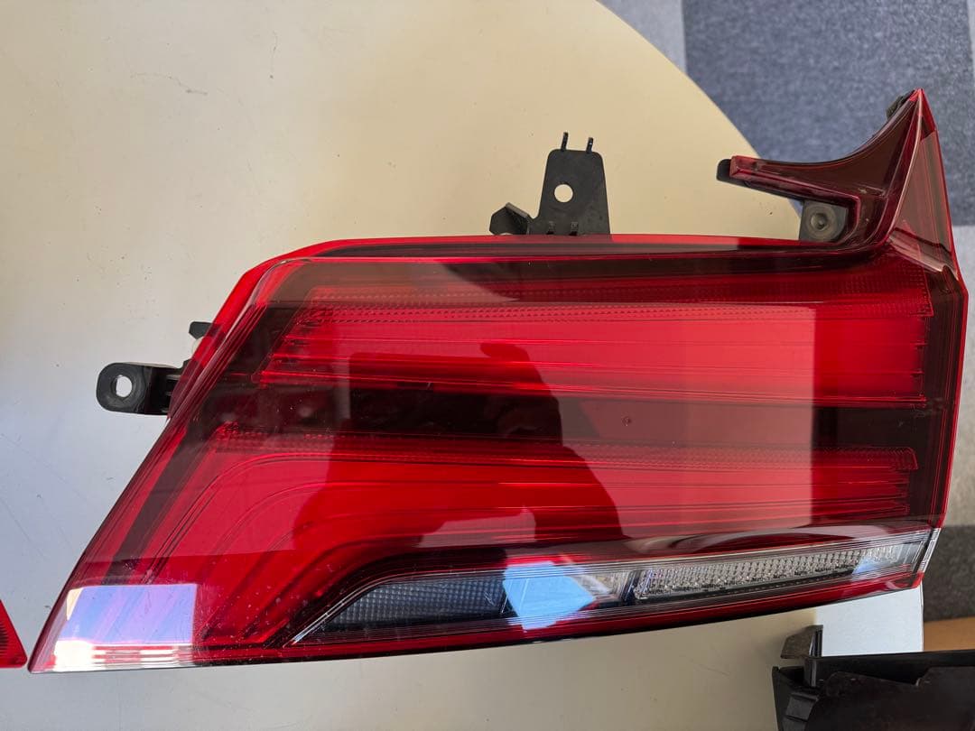 アルファード30系後期テールランプ4点セット 送料込み