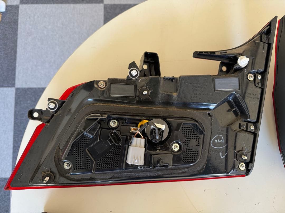 アルファード30系後期テールランプ4点セット 送料込み