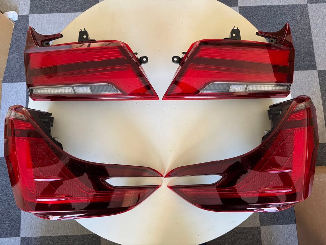 アルファード30系後期テールランプ4点セット 送料込み