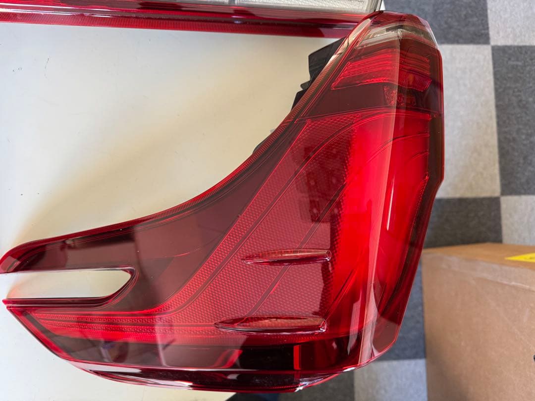 アルファード30系後期テールランプ4点セット 送料込み