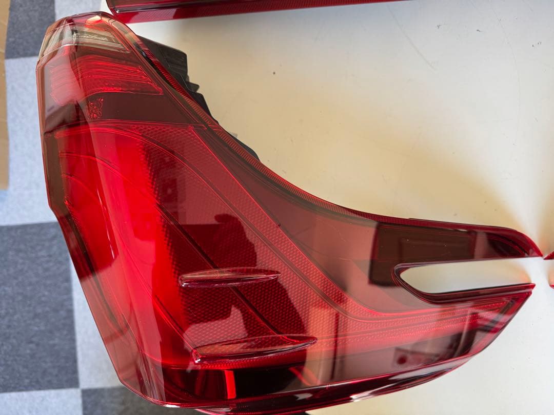 アルファード30系後期テールランプ4点セット 送料込み